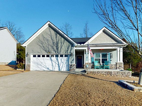 3rd image of 765 Garland Dr