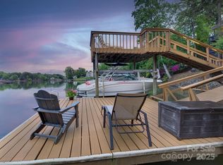 1114 Palmyra Dr, Tega Cay, SC 29708