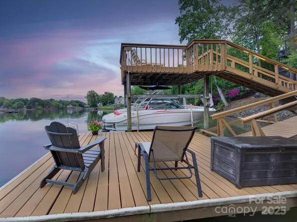 1114 Palmyra Dr, Tega Cay, SC 29708
