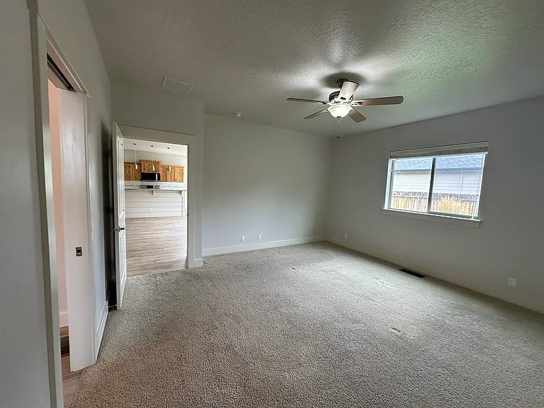 8918 W Northview St — Photo 12