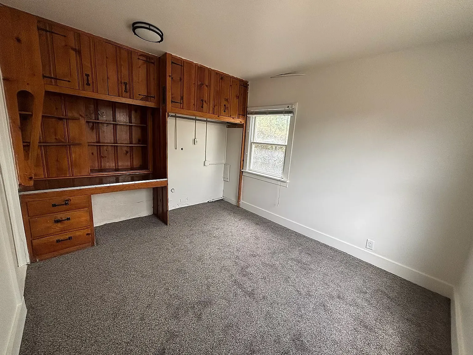 3 bed, 1100 sqft, $2,100 — Photo 3