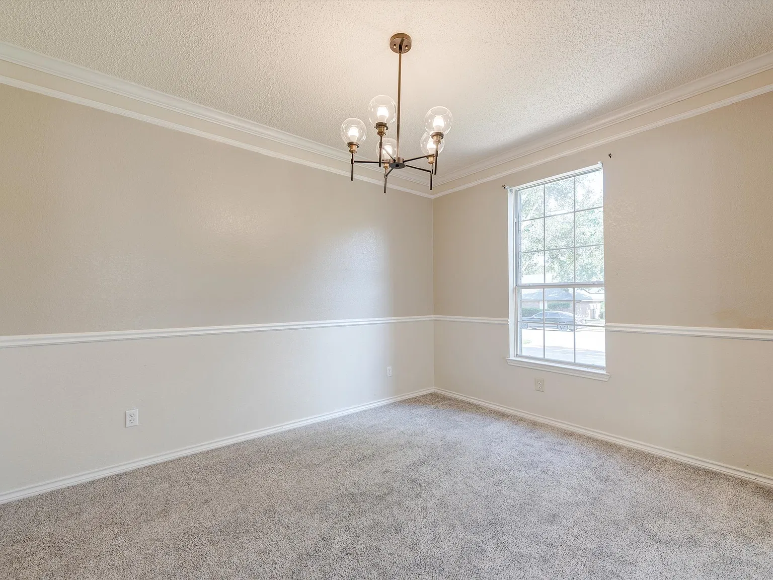 4 bed, 2.5 bath, 2793 sqft, $3,400 — Photo 4