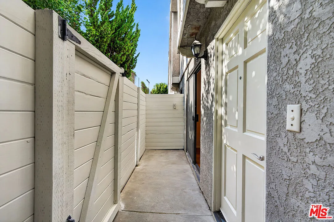 2519 Kansas Ave — Photo 2
