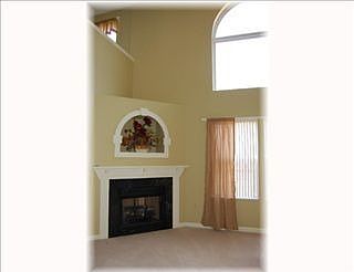 4th image of 401 Schomburg Ct