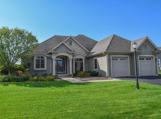 1811 Cool Water Cres S, Oconomowoc, WI 53066