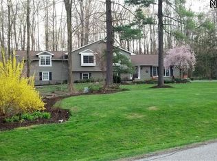 71 Morningside Dr, Chagrin Falls, OH 44022