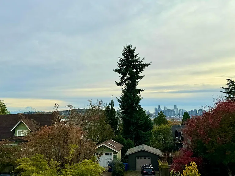 4406 Thackeray Pl NE — Photo 12