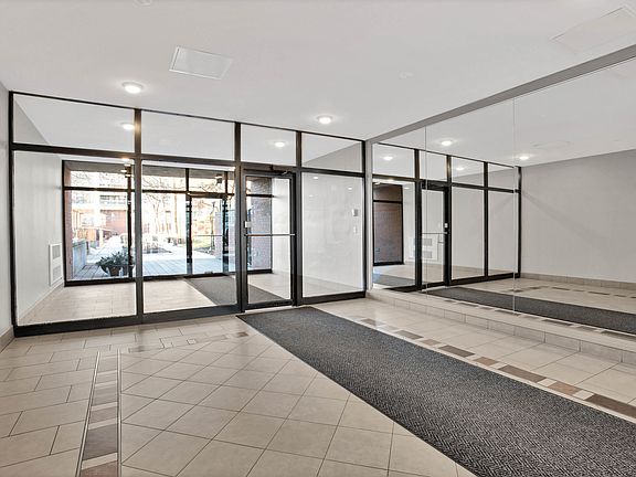 4th image of 3041 S Michigan Ave Unit 413