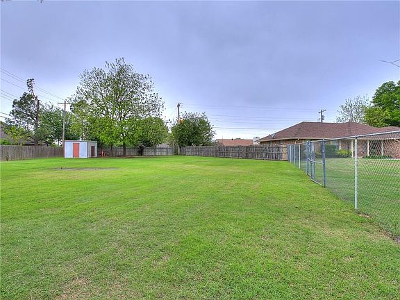 3rd image of 2101 Bellaire Dr