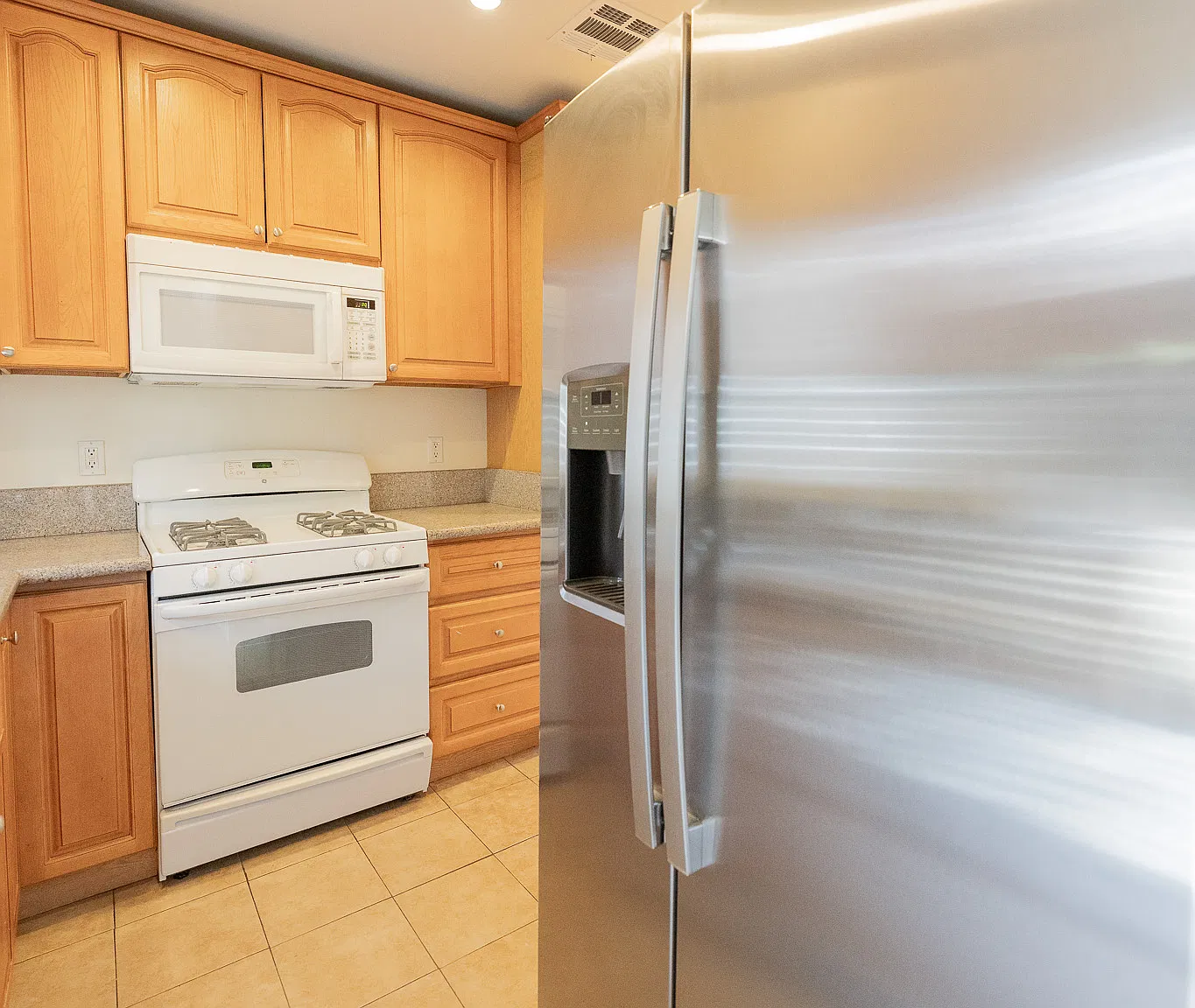 2 bed, 1.5 bath, 884 sqft, $4,500 — Photo 4