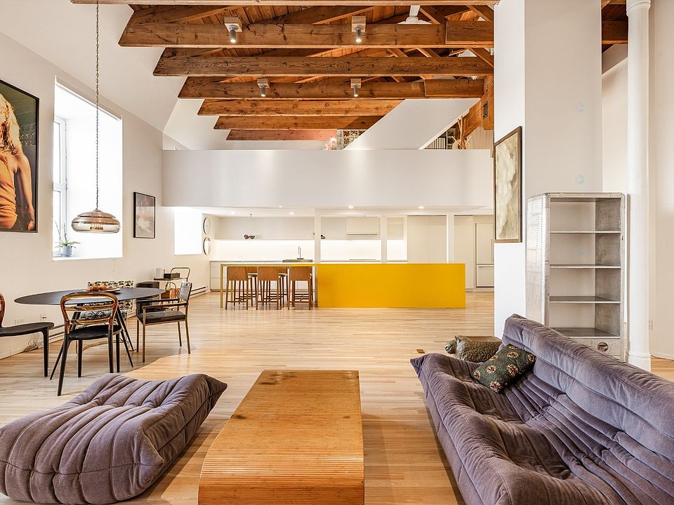 1st image of 260 Rue Sherbrooke E #523-525