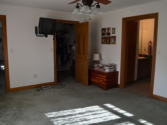 Master Bdrm w/walkin closet