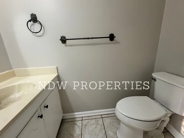136 Butternut Ct — Photo 9