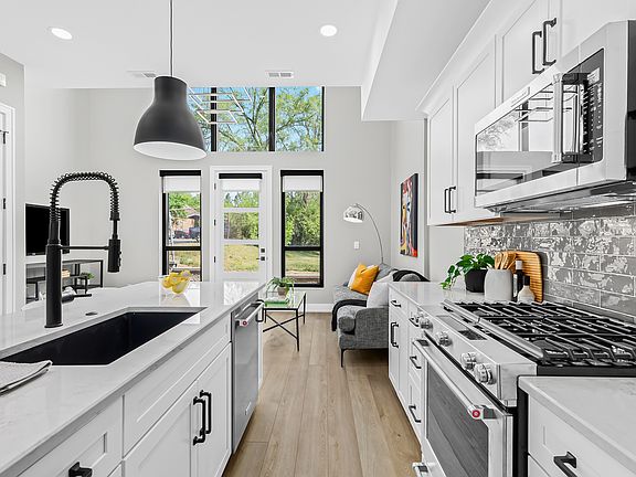 4th image of 460 W Tienken Rd #460