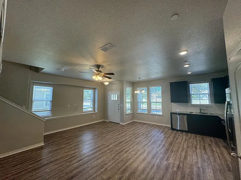 720 Westfield Blvd — Photo 4