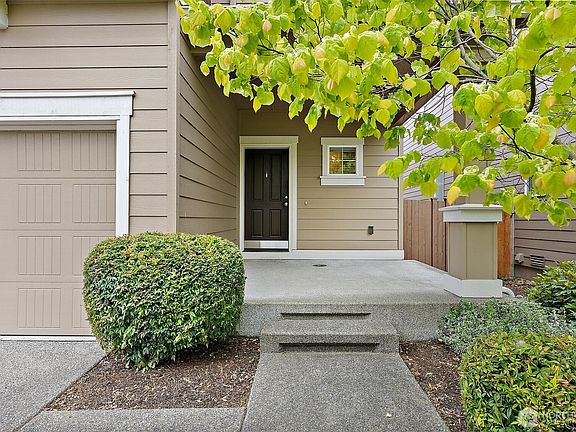 3rd image of 8111 175th Street E