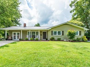 113 N Pinecrest Ln, Hendersonville, NC 28739