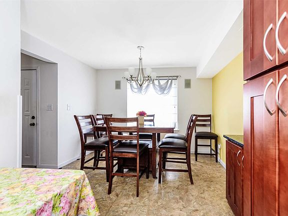 5th image of 14 Alhambra Dr