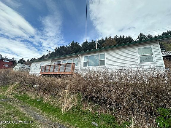 4th image of 225 Alder Ln