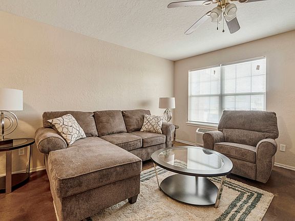 3rd image of 2416 SW G Ave APT 104