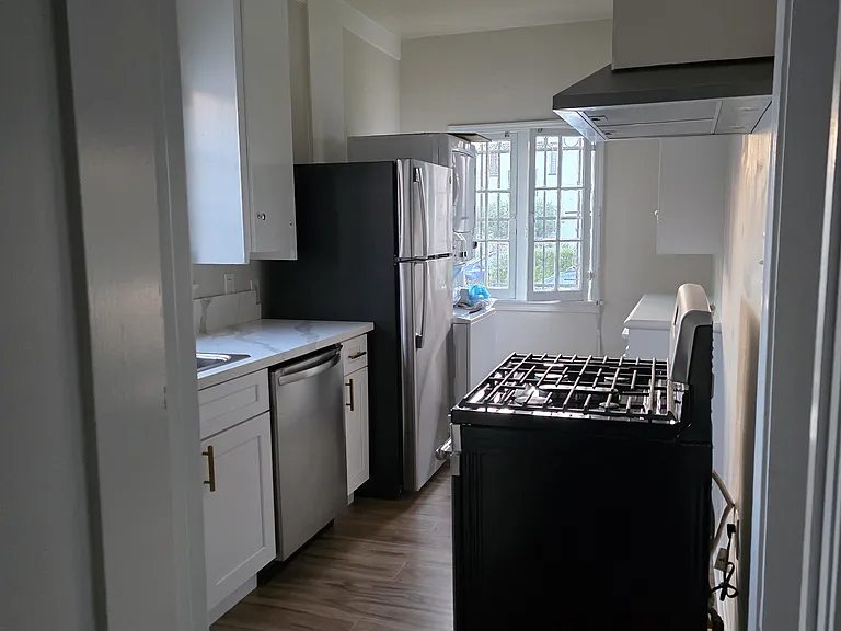 703 W Graham Ave #C — Photo 10