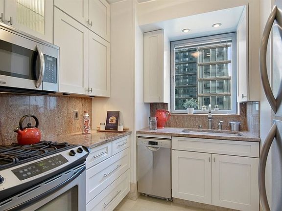 3rd image of 301 W 57th St APT 7D