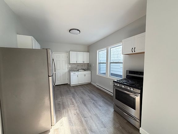 5th image of 2026 Hertel Ave #A5