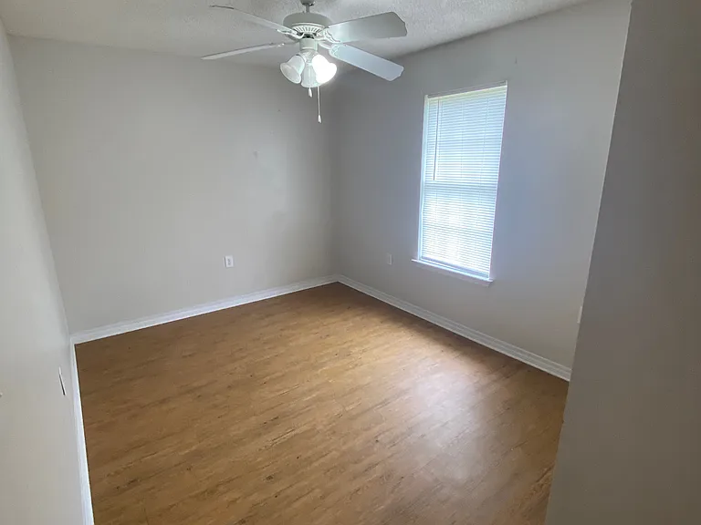23175 Lincoln St — Photo 5