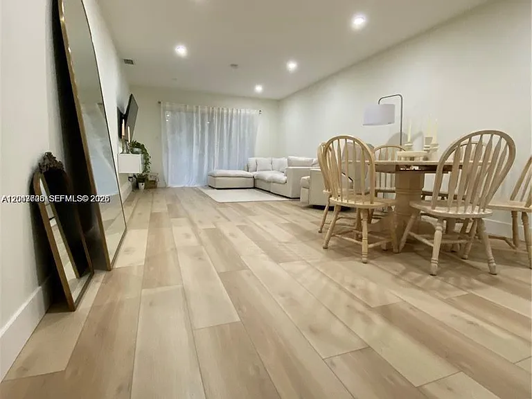 1200 Tallwood Ave #302 — Photo 3