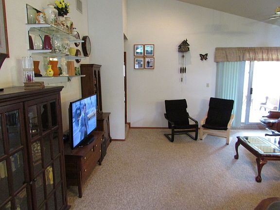 4th image of 2210 Emerald Lake Dr