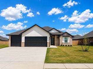 1952 W Flintlock Way, Mustang, OK 73064