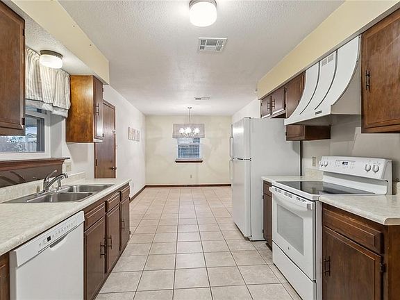 5th image of 209 River Point Dr