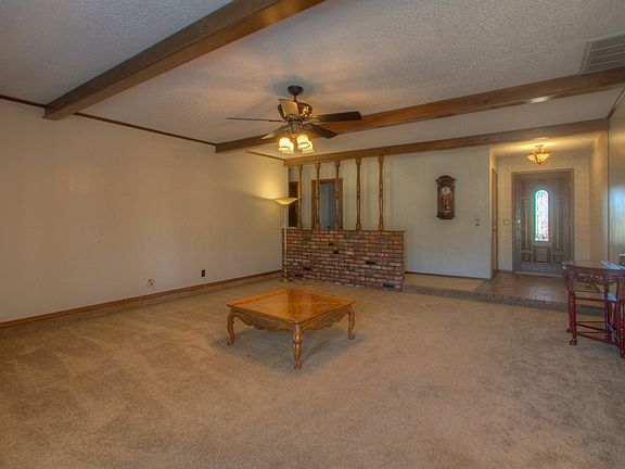 5th image of 821 Laurel Oaks Cir