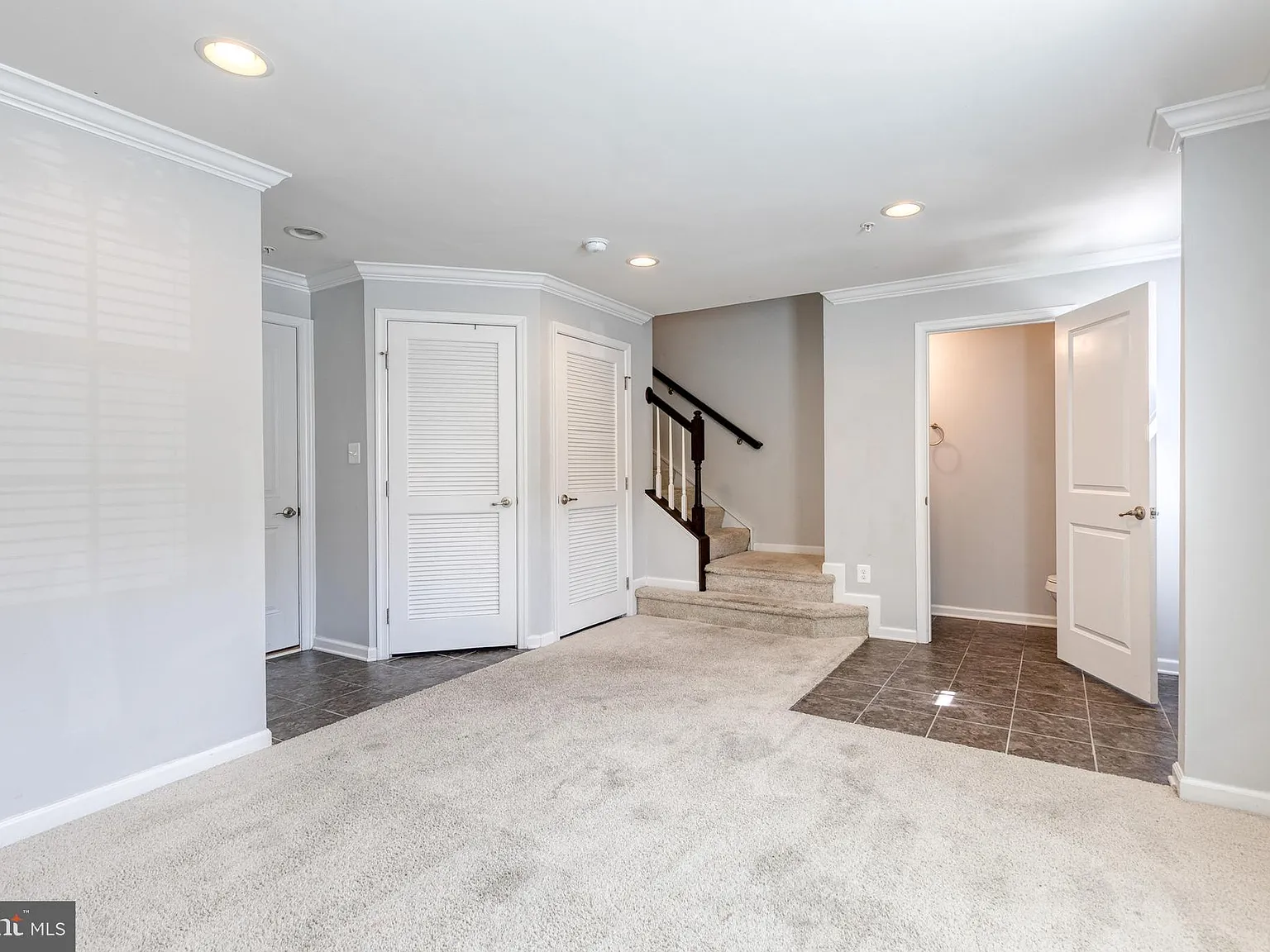 3 bed, 3.5 bath, 2040 sqft, $3,000 — Photo 3