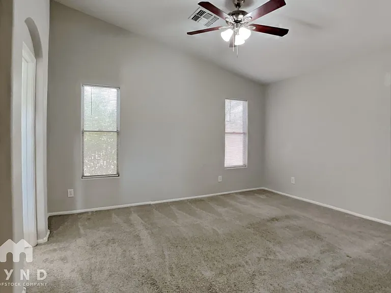 714 E Lovegrass Dr — Photo 7