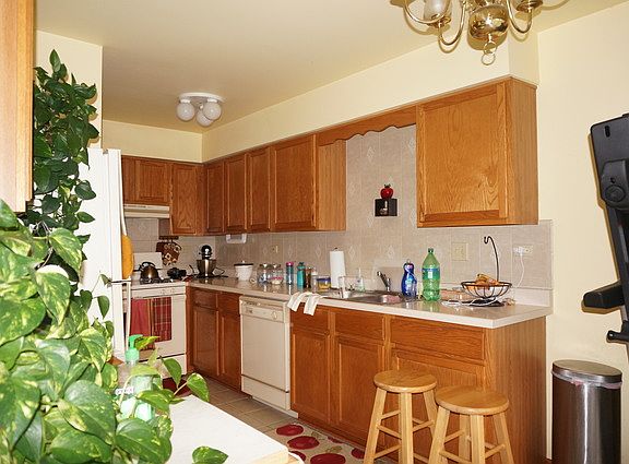 5th image of 682 E Whispering Oaks Ct