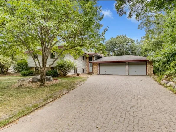 3203 Red Oak Cir S, Burnsville, MN 55337