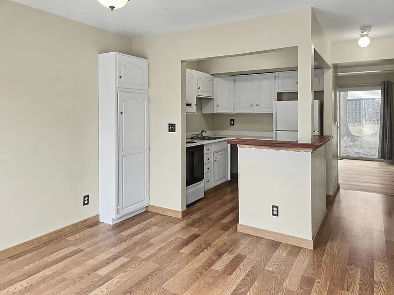 3510 Kenbrooke Ct — Photo 2