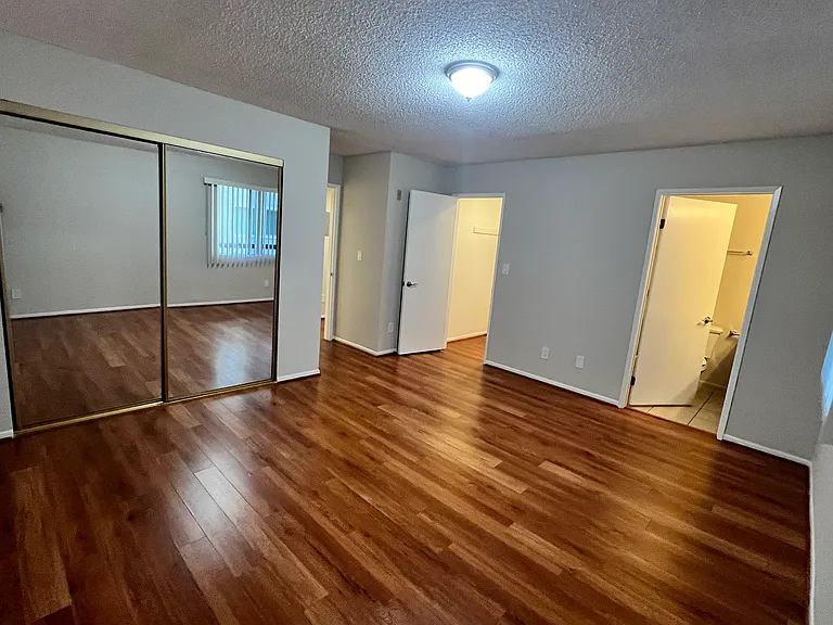 Large master bathroom, with walk-in closet & en-suite bathroom