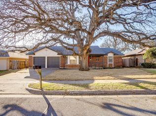 2421 Meadow Vw, Bedford, TX 76021