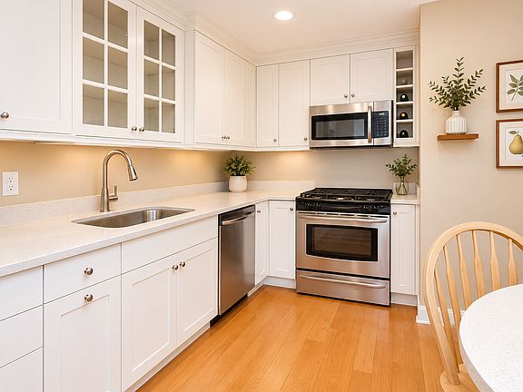 4th image of 2435 Bedford St #1J