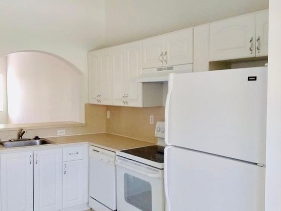4th image of 2701 SE 12th Pl Unit 203