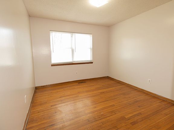 3rd image of 3711 Weymeyer Dr #222822DDF