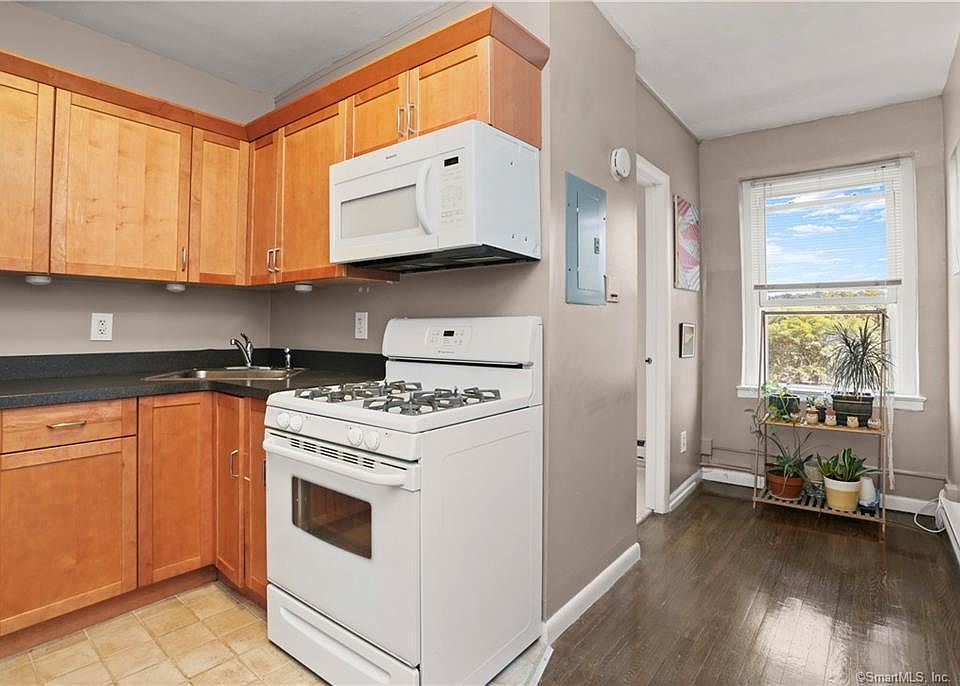 1st image of 140 Woodside Grn APT 3D