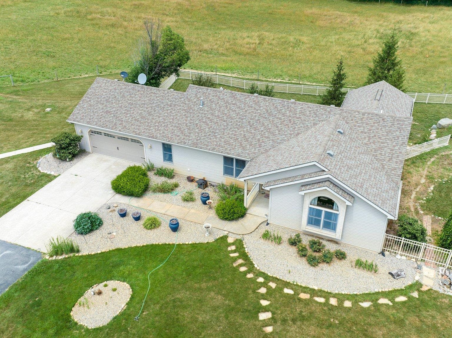 738 County Road 71, Butler, IN 46721 | MLS #202324804 | Zillow