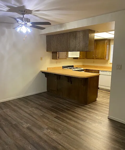 Laurelwood West Villas standard 2x2 dining/kitchen