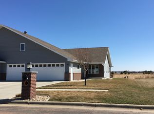 1006 36th St NW, Watertown, SD 57201