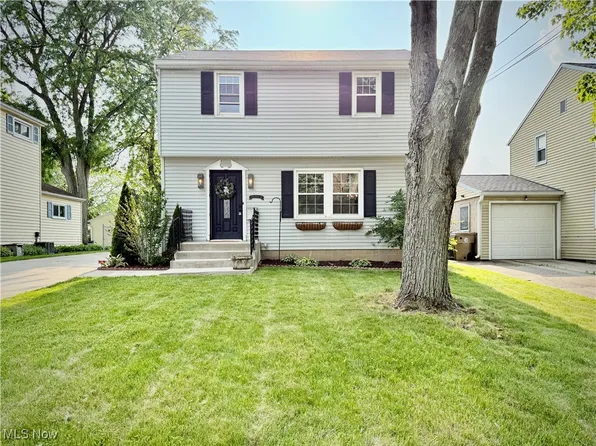 3210 Bailey Rd, Cuyahoga Falls, OH 44221