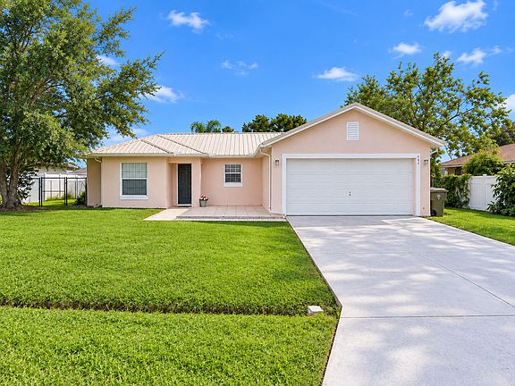 2nd image of 663 Heraldo Ct