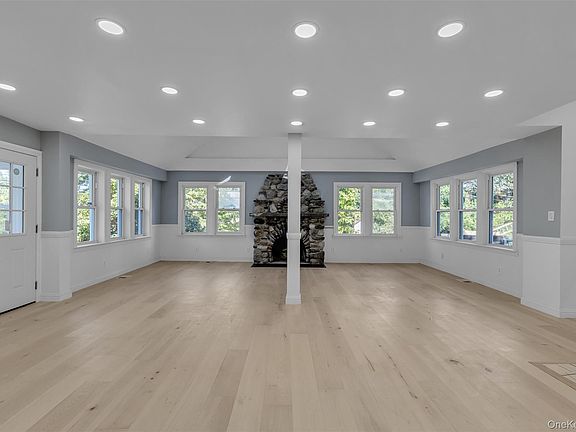 4th image of 221 Locust Road